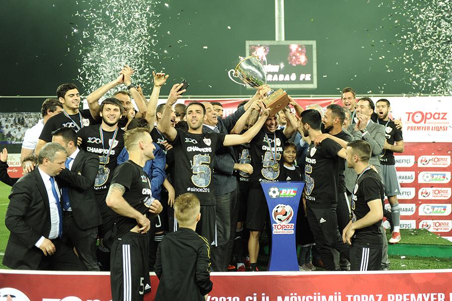 “Qarabağ”a çempionluq kuboku təqdim olundu - FOTOLAR