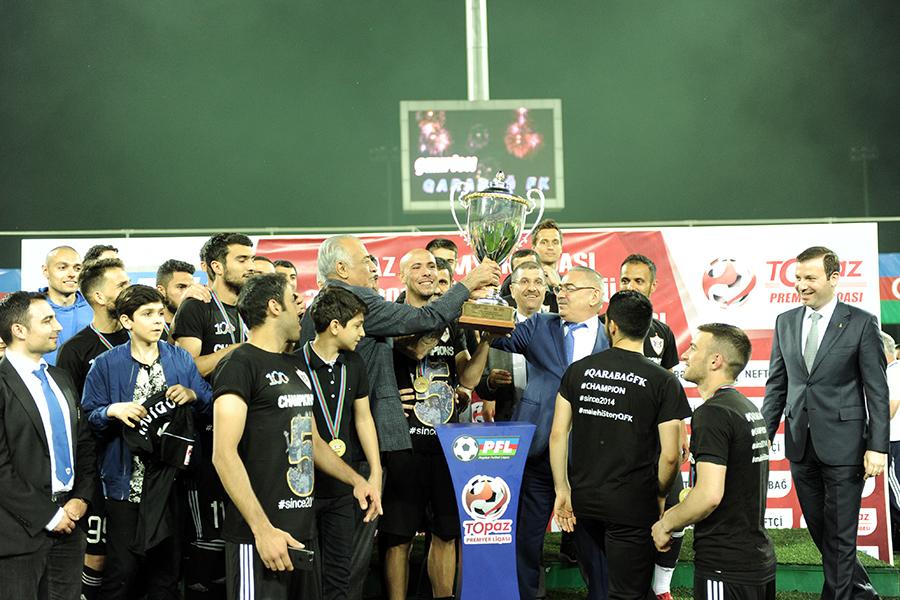 “Qarabağ”a çempionluq kuboku təqdim olundu - FOTOLAR