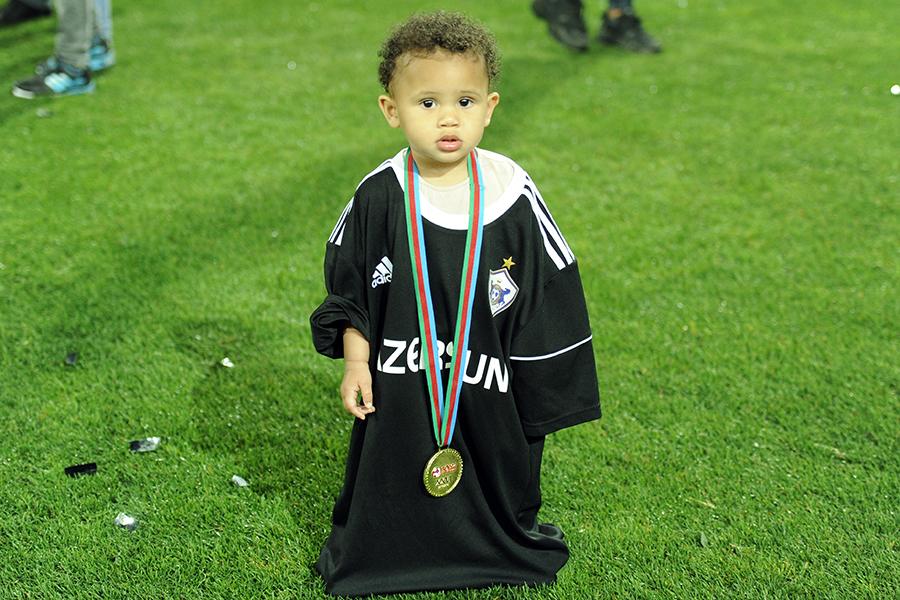 “Qarabağ”a çempionluq kuboku təqdim olundu - FOTOLAR