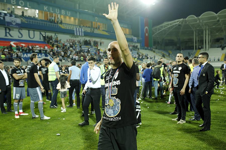 “Qarabağ”a çempionluq kuboku təqdim olundu - FOTOLAR