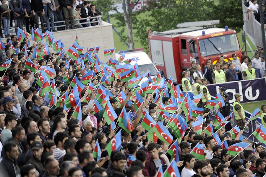 Qəbələdə möhtəşəm şou: himn fərqli tərzdə oxundu, Seeya stadionu coşdurdu - FOTOLAR