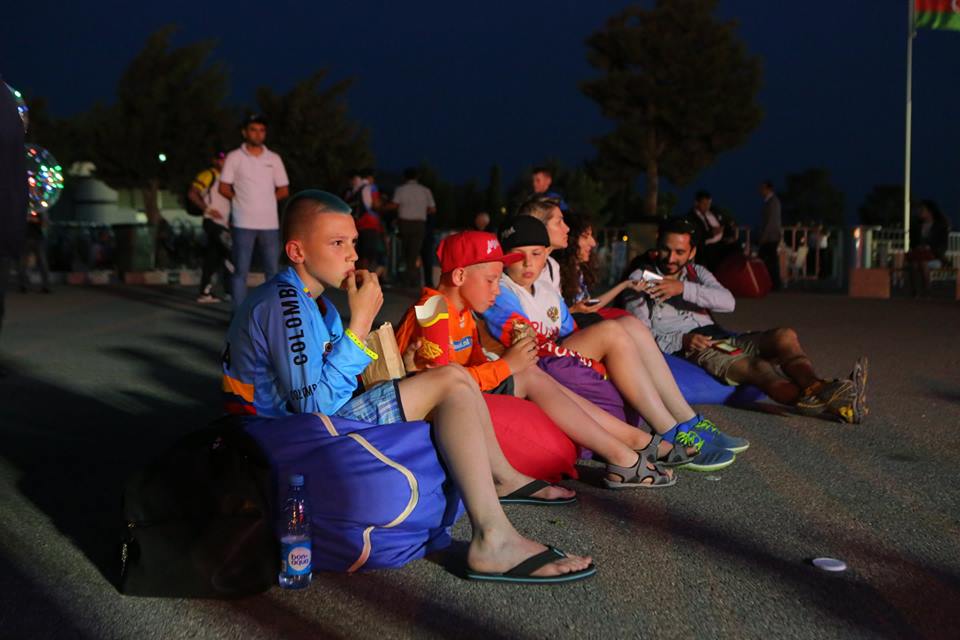 Əcnəbi turistlər Bakıdakı dünya çempionatında necə istirahət edir? - FOTOLAR