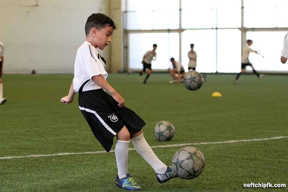 "Neftçili Yay Futbol Düşərgəsi"ndə 3-cü qrup başladı (FOTOLAR)