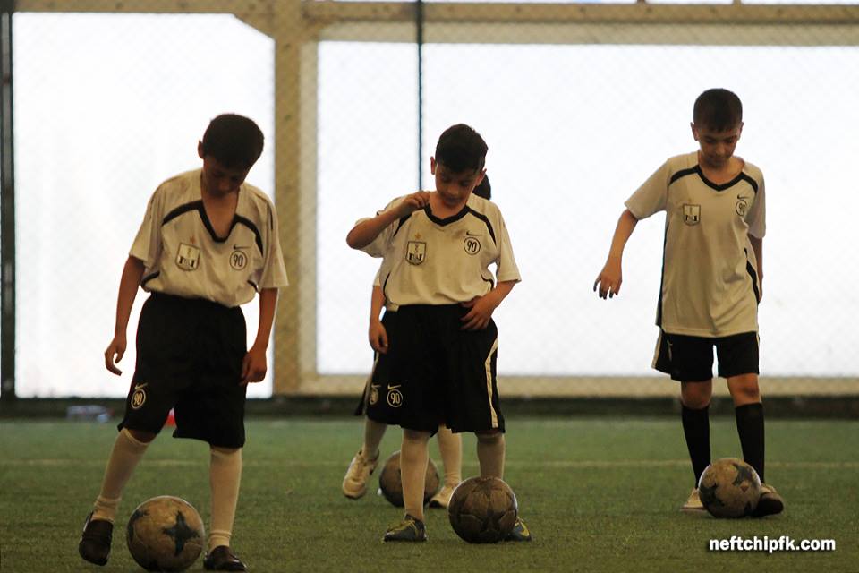 "Neftçili Yay Futbol Düşərgəsi"ndə 3-cü qrup başladı (FOTOLAR)