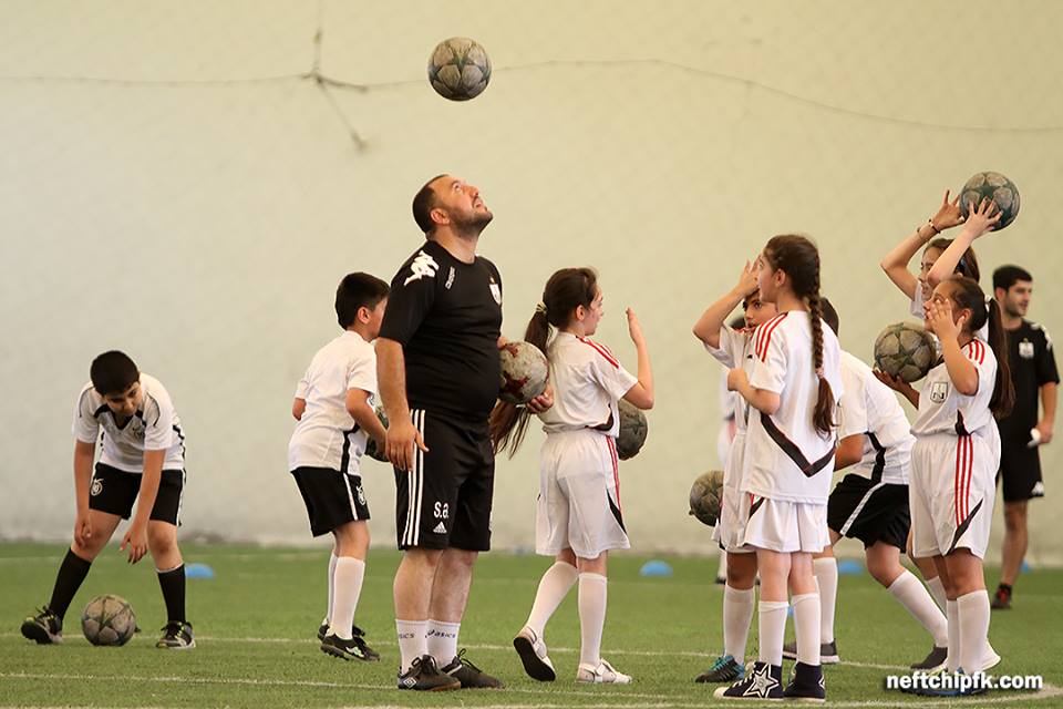 "Neftçili Yay Futbol Düşərgəsi"ndə 3-cü qrup başladı (FOTOLAR)
