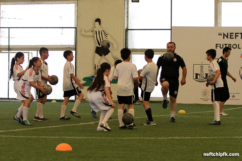 "Neftçili Yay Futbol Düşərgəsi"ndə 3-cü qrup başladı (FOTOLAR)