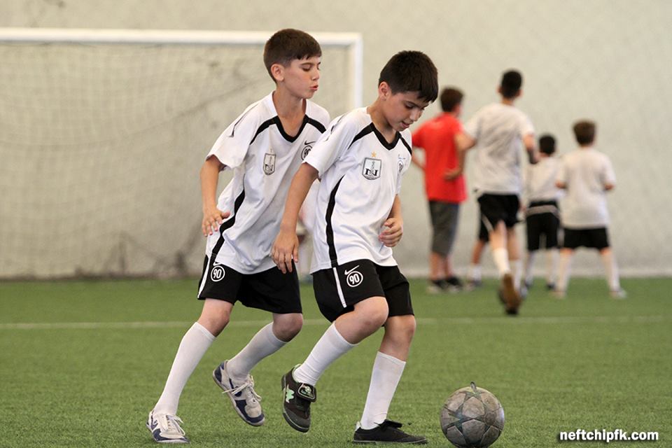 "Neftçili Yay Futbol Düşərgəsi" tamamlandı (FOTOLAR)