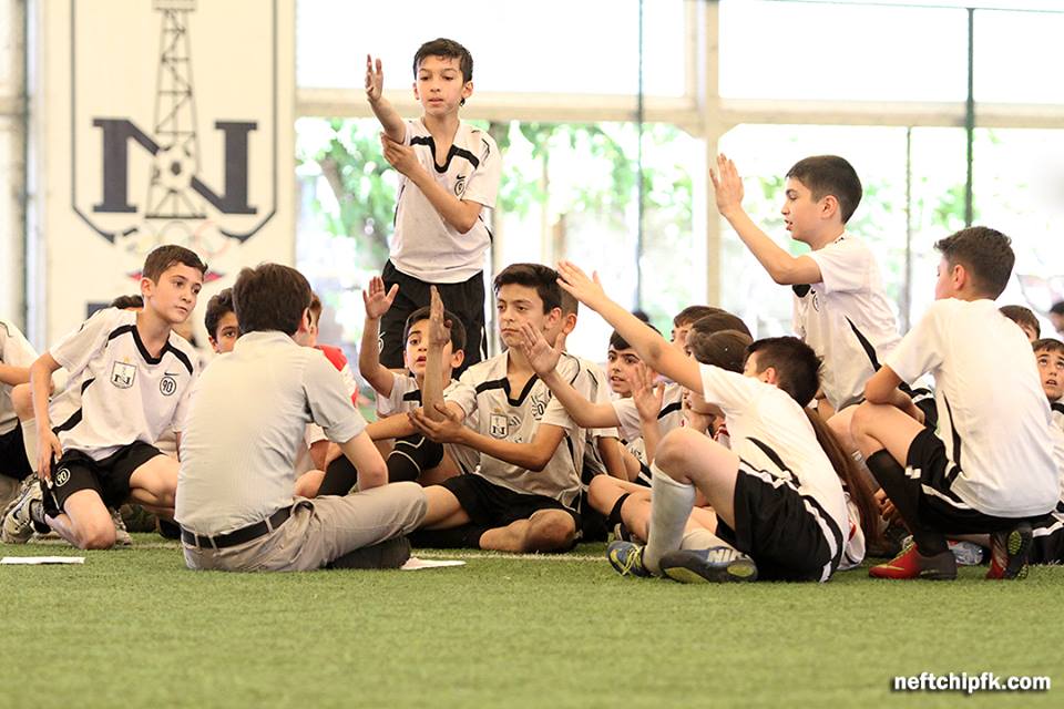 "Neftçili Yay Futbol Düşərgəsi" tamamlandı (FOTOLAR)