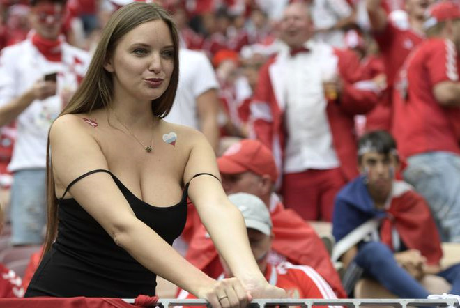 "DÇ-2018": Danimarka - Fransa oyununa damğa vuran gözəllir - FOTOLAR