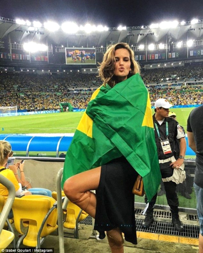 "DÇ-2018": Braziliyalı model mundiala damğa vurdu - FOTOLAR