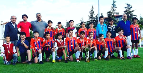 Klub çempion futbolçularını satıb keçi aldı - FOTOLAR