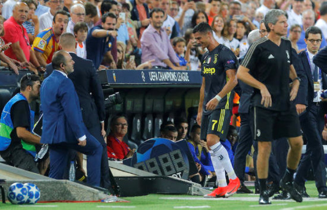 Ronaldo meydanda göz yaşı tökdü - FOTOLAR