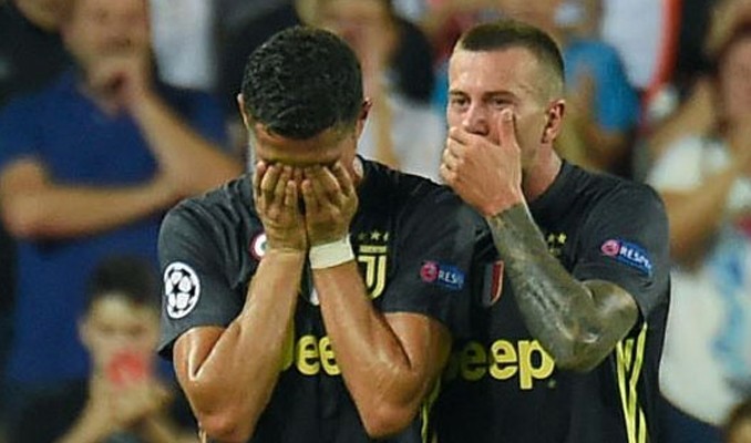 Ronaldo meydanda göz yaşı tökdü - FOTOLAR