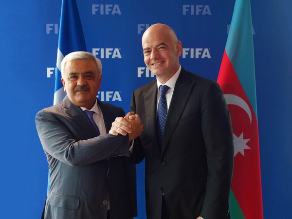 Rövnəq Abdullayev FIFA prezidenti ilə görüşüb - FOTOLAR