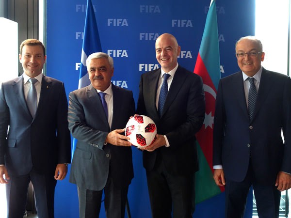 Rövnəq Abdullayev FIFA prezidenti ilə görüşüb - FOTOLAR