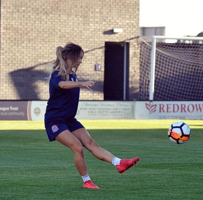 Hər kəs bu qızı model hesab edir, o isə futbolçudu - FOTOLAR