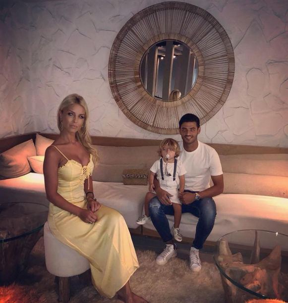 Məşhur futbolçu transseksual modelə mesaj yazdı, ara qarışdı - FOTOLAR