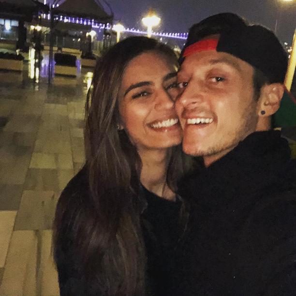 Mesut Özil 3 ölkədə 3 milyona toy edəcək - FOTOLAR