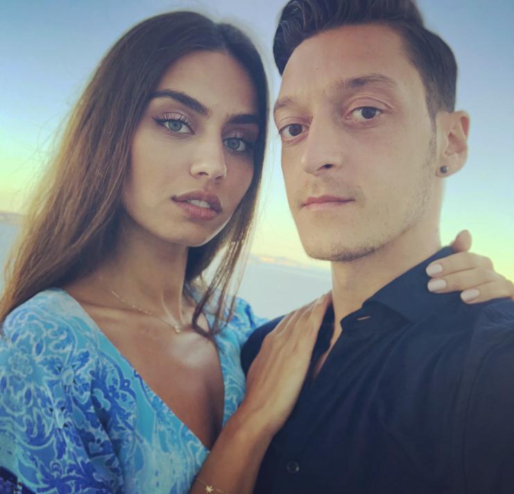 Mesut Özil 3 ölkədə 3 milyona toy edəcək - FOTOLAR