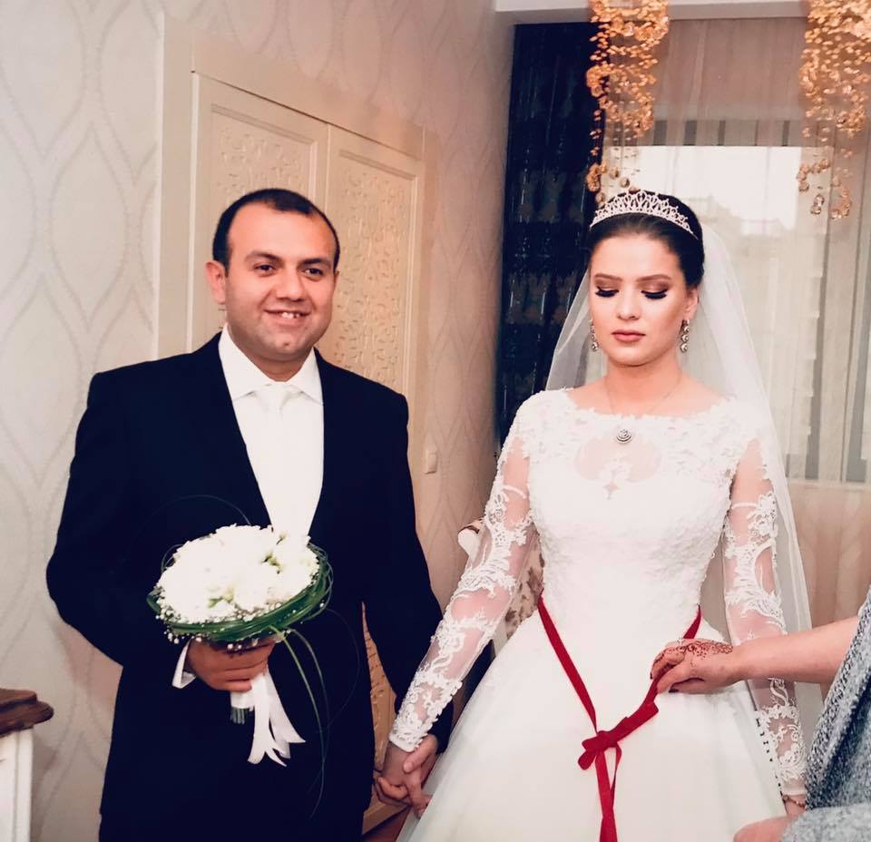 Rauf Məmmədov toyunda xanımı üçün mahnı oxudu - FOTO/VİDEO