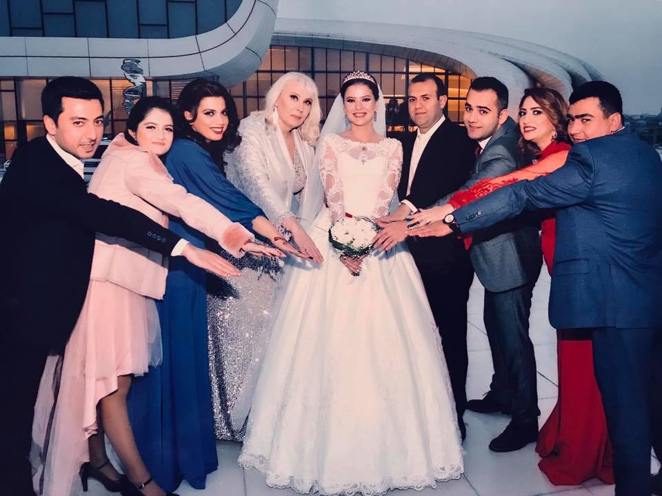 Rauf Məmmədov toyunda xanımı üçün mahnı oxudu - FOTO/VİDEO