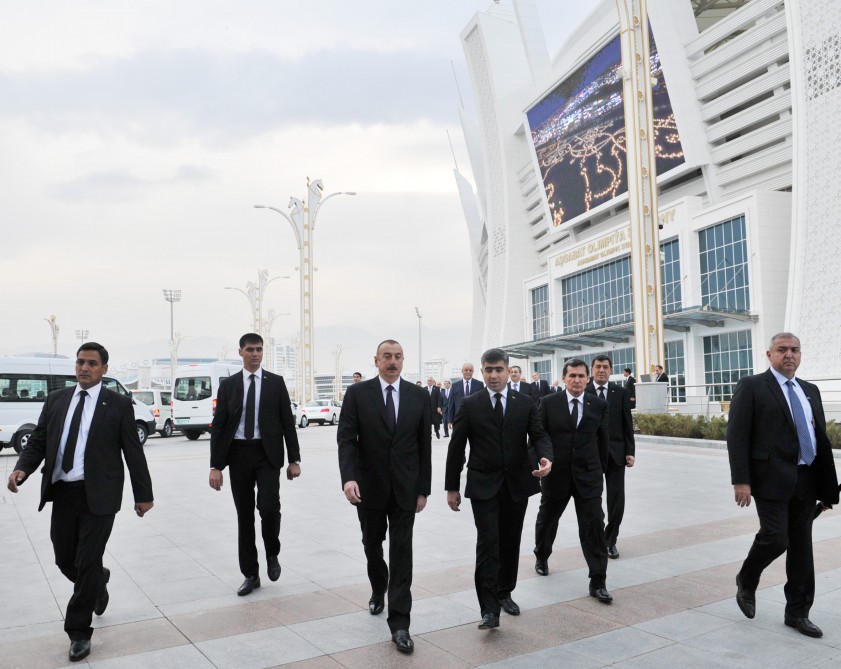 İlham Əliyev Aşqabadda Olimpiya Kompleksi ilə tanış olub - FOTOLAR