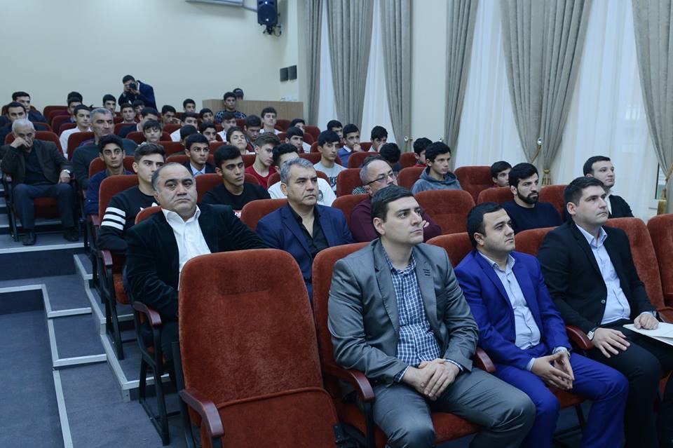 Yeniyetmə idmançılar üçün "İslam dini və müasir gənclik" mövzusunda seminar