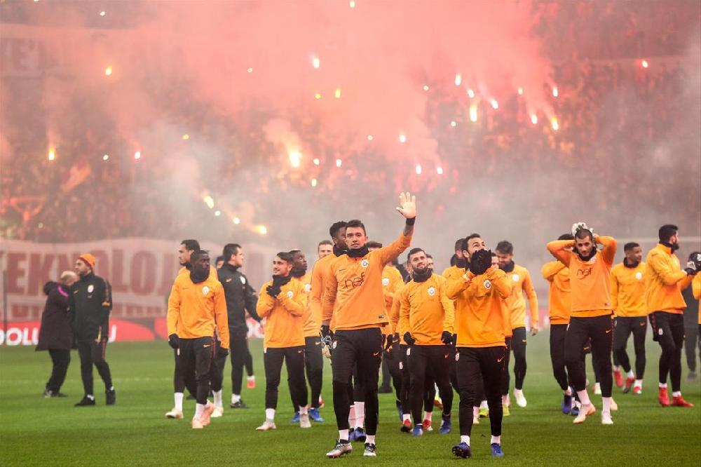 "Qalatasaray"ın məşqində 40 min azarkeş - FOTO/VİDEO