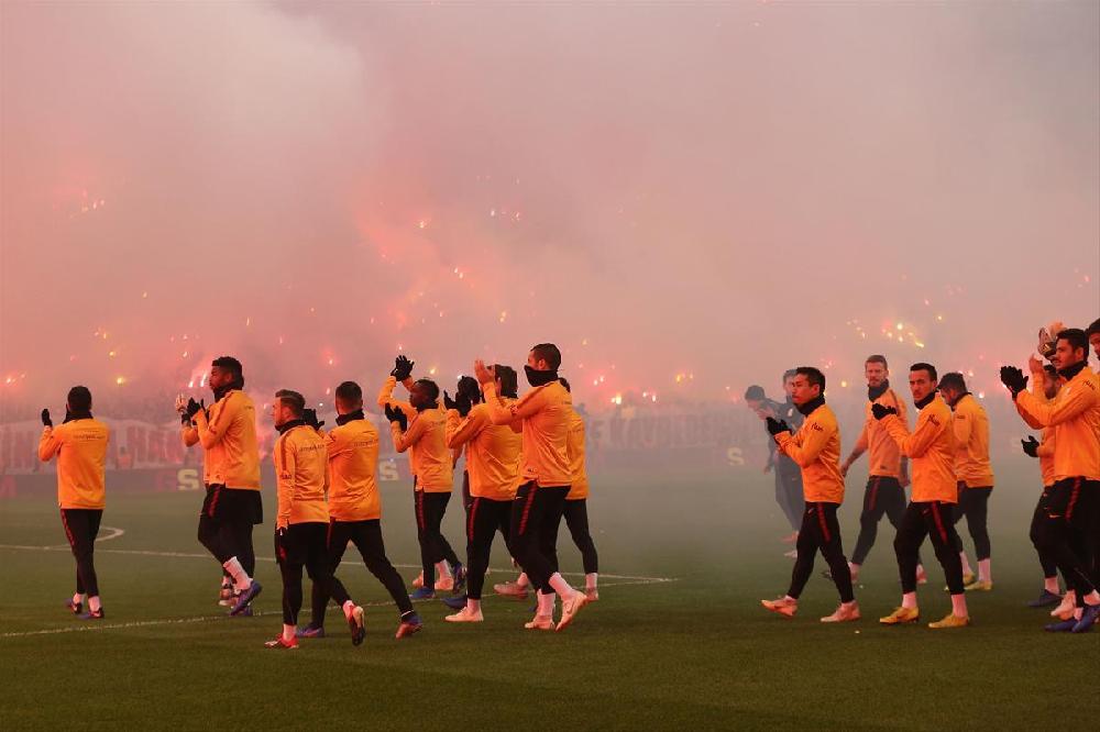 "Qalatasaray"ın məşqində 40 min azarkeş - FOTO/VİDEO