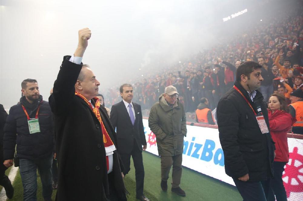 "Qalatasaray"ın məşqində 40 min azarkeş - FOTO/VİDEO
