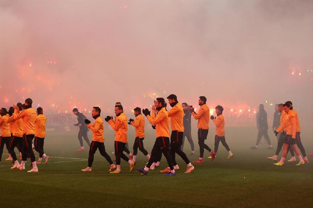 "Qalatasaray"ın məşqində 40 min azarkeş - FOTO/VİDEO