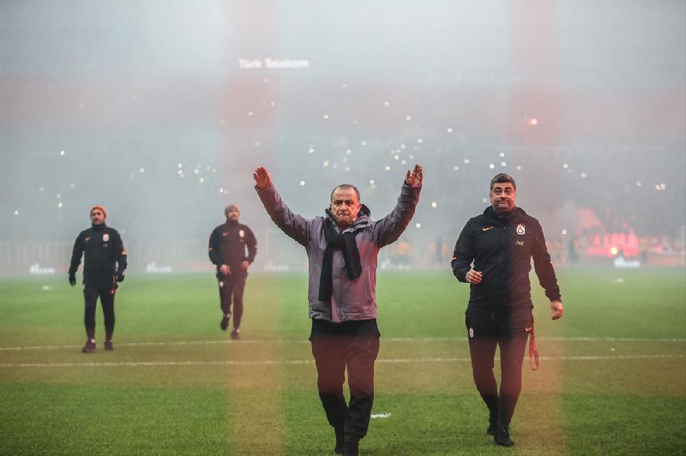 "Qalatasaray"ın məşqində 40 min azarkeş - FOTO/VİDEO