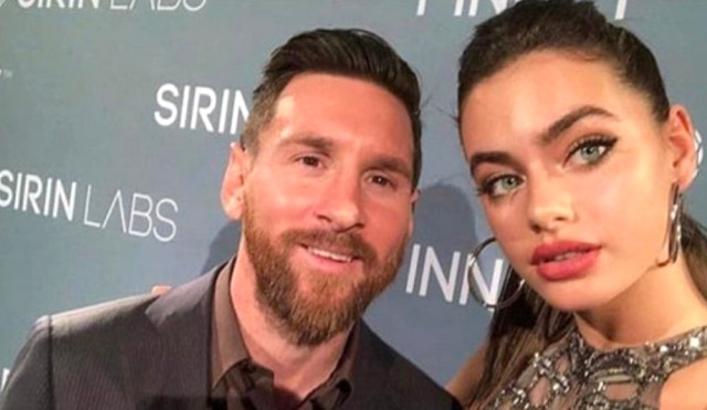 18 yaşlı modellə görüşən Messi özünü itirdi - FOTO/VİDEO