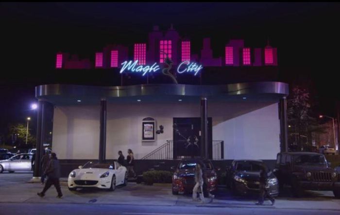 Məşhur klub çempionlluğu striptiz klubda qeyd etdi - FOTOLAR