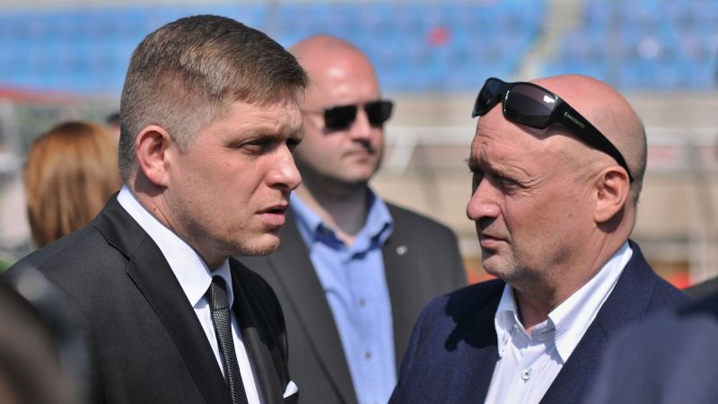 Faşistlərdən bezən prezident klubu satır