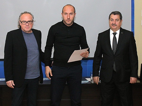 Azərbaycanın 8 məşqçisinə UEFA-nın Pro lisenziyası verildi - SİYAHI