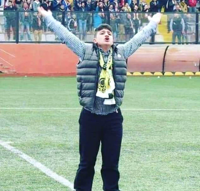 Azarkeşlər arasında kütləvi dava: 17 yaşlı fanat öldürüldü - ANBAAN VIDEO