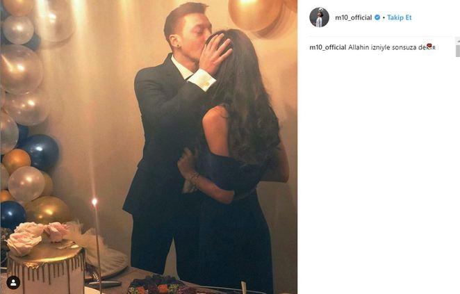 Məsut Özil Türkiyə gözəli ilə nişanlandı - FOTO