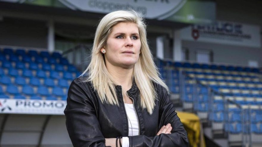 Qadın baş məşqçi: "Heyəti futbolçuların cinsi orqanı ölçüsünə görə qururam"