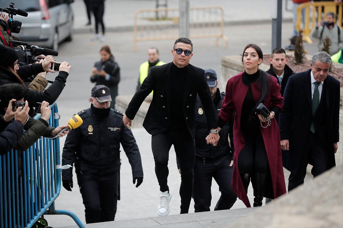 Məhkəmə Ronaldo ilə bağlı qərar verdi: 23 ay həbs və 18,8 milyon cərimə - FOTOLAR