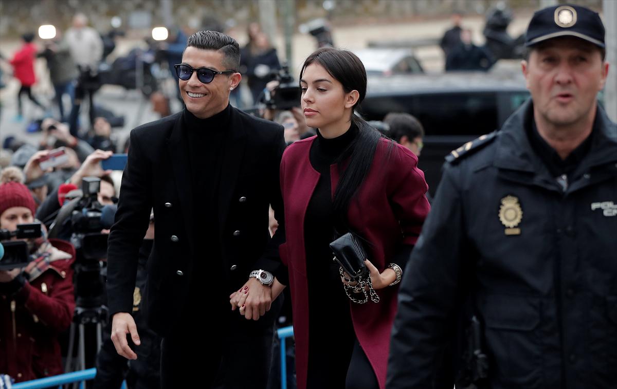 Məhkəmə Ronaldo ilə bağlı qərar verdi: 23 ay həbs və 18,8 milyon cərimə - FOTOLAR