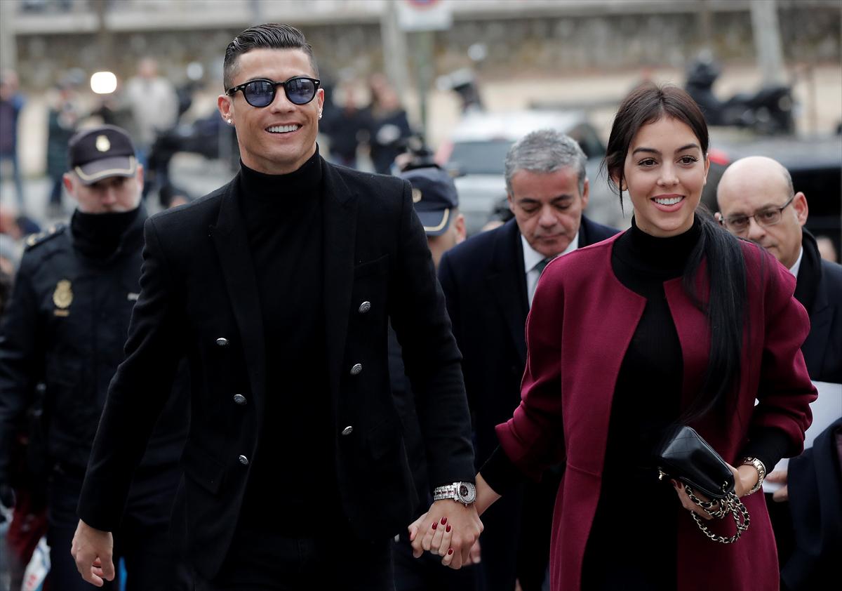 Məhkəmə Ronaldo ilə bağlı qərar verdi: 23 ay həbs və 18,8 milyon cərimə - FOTOLAR