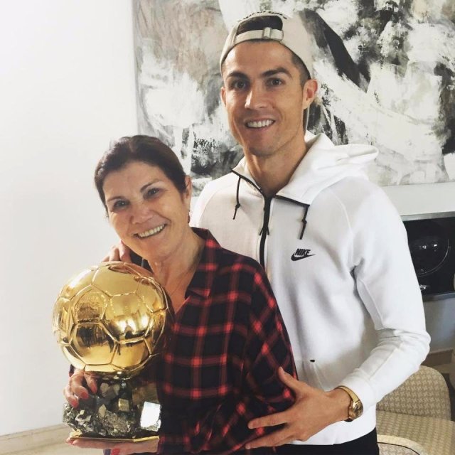 Ronaldonun anasından oğlunu zorlamada ittiham edən qadına ağır sözlər