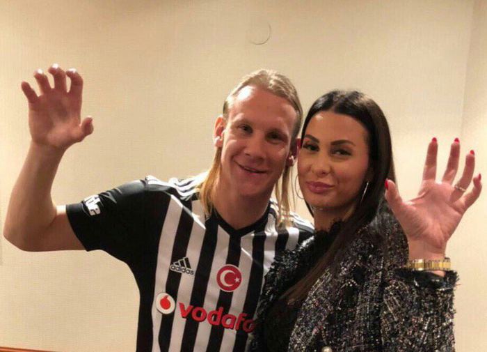 Futbolçu arvadının qalmaqallı paylaşımı ölkəni qarışdırdı - FOTOLAR