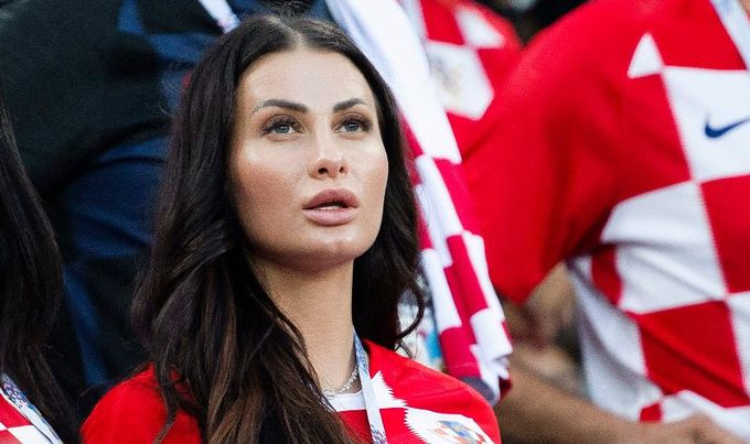 Futbolçu arvadının qalmaqallı paylaşımı ölkəni qarışdırdı - FOTOLAR