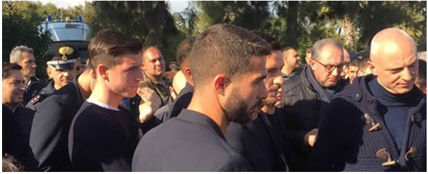 Futbolçular çobanların aksiyasına qoşuldu, südü yollara tökdülər - FOTO