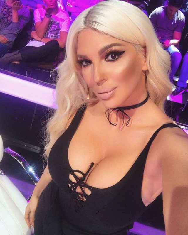 Ərinə xəyanət etdi, 123 mətbuat orqanını məhkəməyə verdi - FOTO