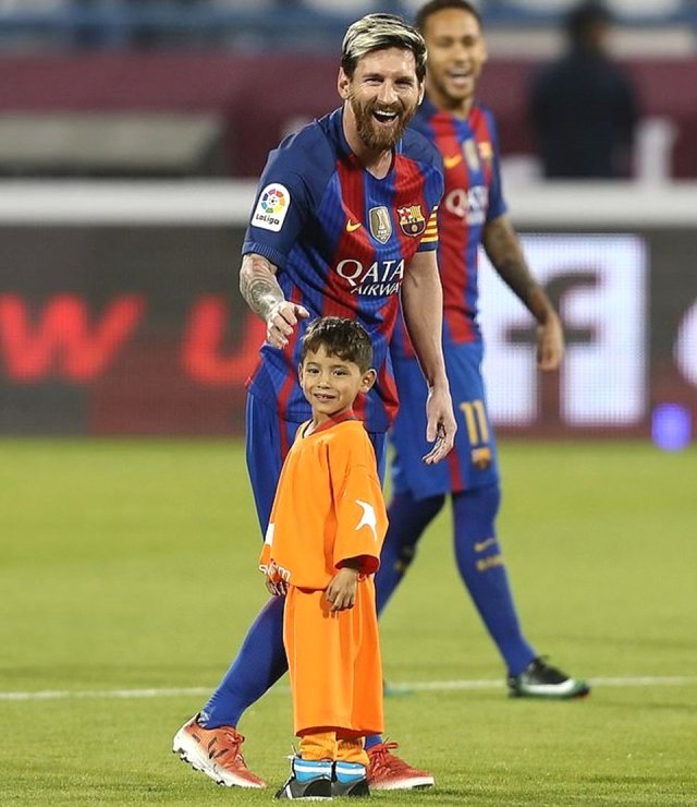 Messi ilə görüşən uşağın həyatı cəhənnəmə döndü: ölümlə hədələnir - FOTO