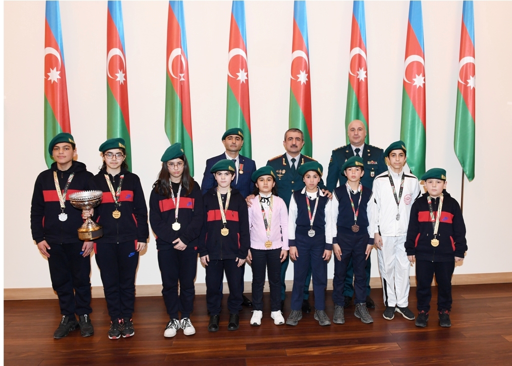 General erməni bayrağına görə etiraz edən Zəhranı təltif etdi - FOTOLAR