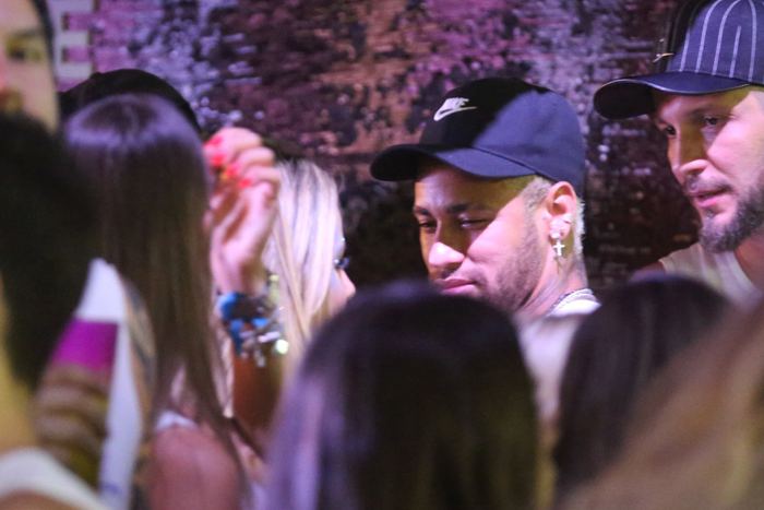 Neymar 19 yaşlı müğənni ilə yaxalandı - FOTOLAR